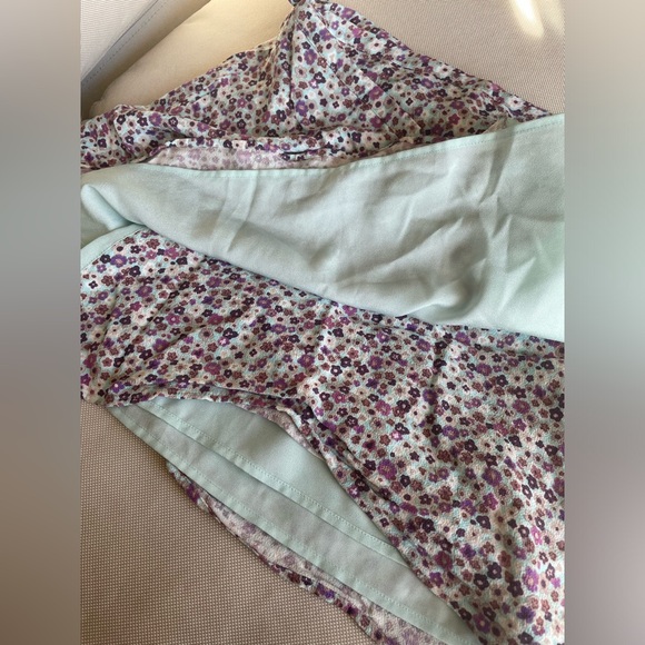 Aritzia flowery skirt - Picture 3 of 9